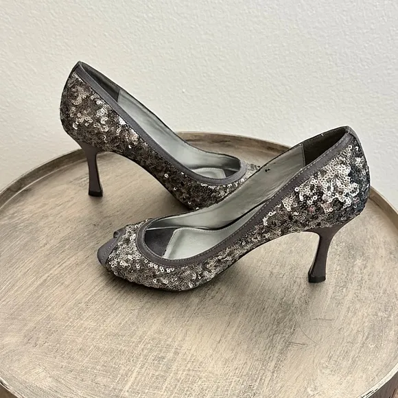 Papell Studio Gray Silver Sequin Peep-Toe Heels Size 6.5