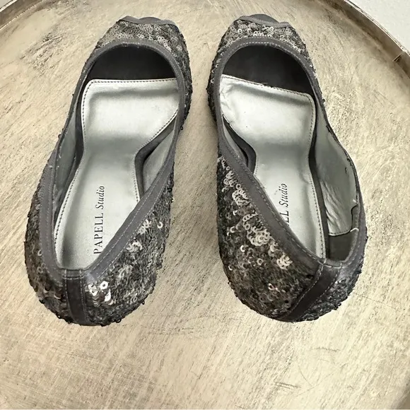 Papell Studio Gray Silver Sequin Peep-Toe Heels Size 6.5
