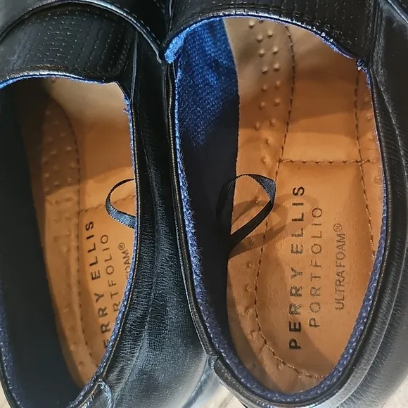 Perry Ellis Black Slip-On Loafers with Modern Silhouette