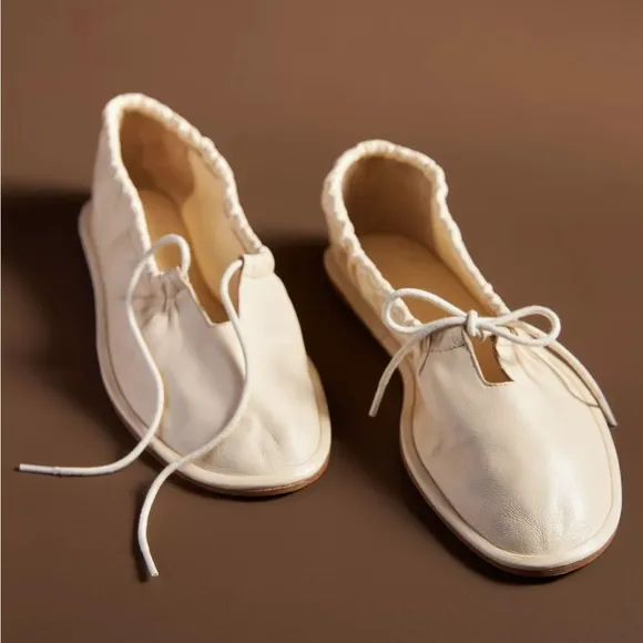 PILCRO ANTHROPOLOGIE 41 Leather Bow Tie Ballet Flats in Cream • 10