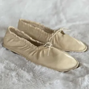 PILCRO ANTHROPOLOGIE 41 Leather Bow Tie Ballet Flats in Cream • 10