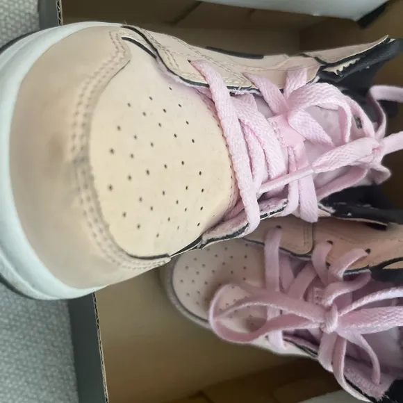 Pink Jordan Mid 10c