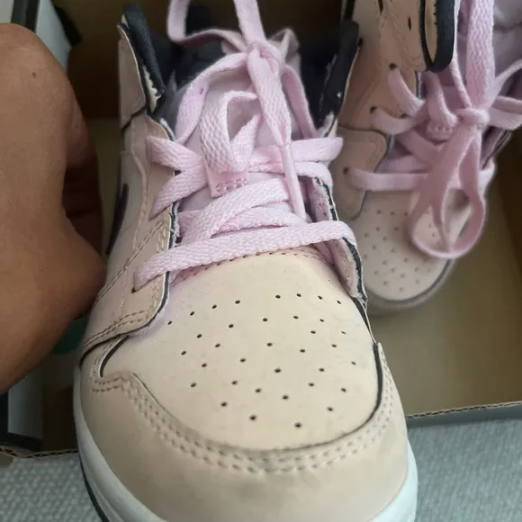 Pink Jordan Mid 10c