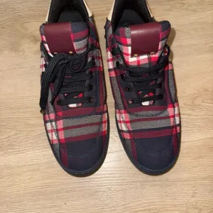 Plaid Men's Sneakers - Red and Black