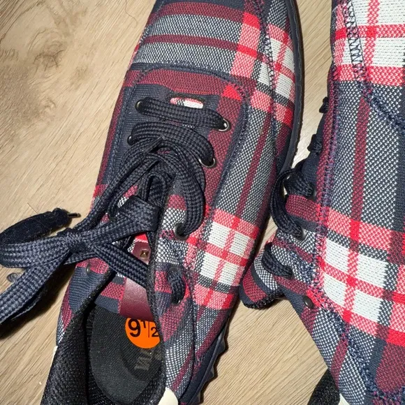 Plaid Men's Sneakers - Red and Black