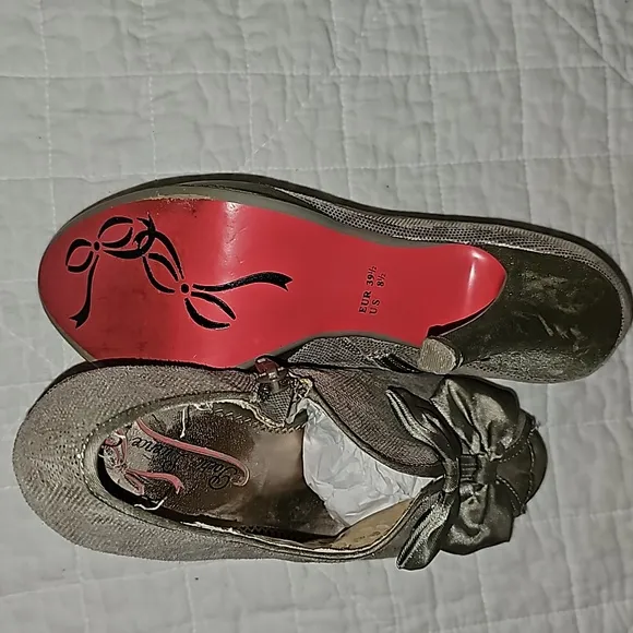 Poetic Licence shoes high 4&quot; heels metallic bows front red sole sz 8.5