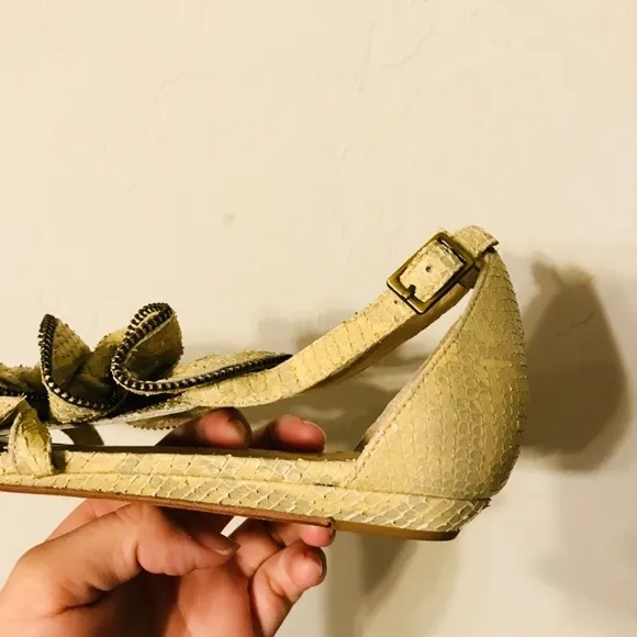 Pour la victoire sandals