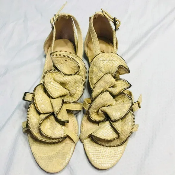Pour la victoire sandals