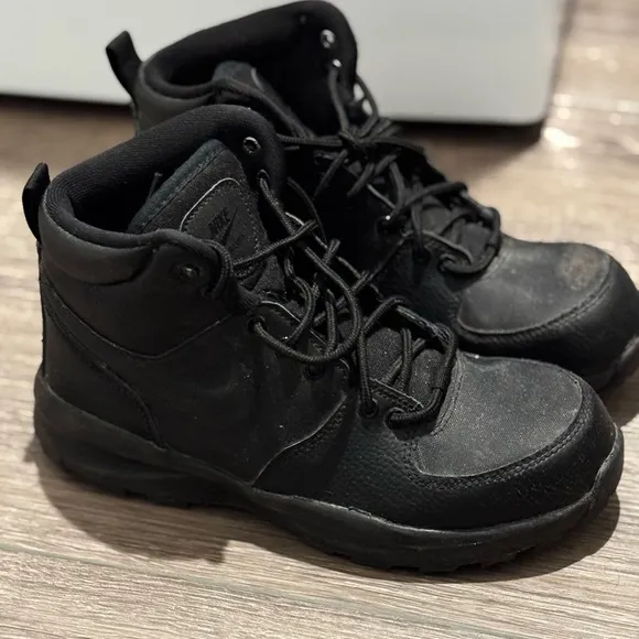 Preowned youth Nike boots. Size 5.5