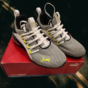 Puma Axelion Breathe Sneaker - Junior Size 4.5 C‎  With Box
