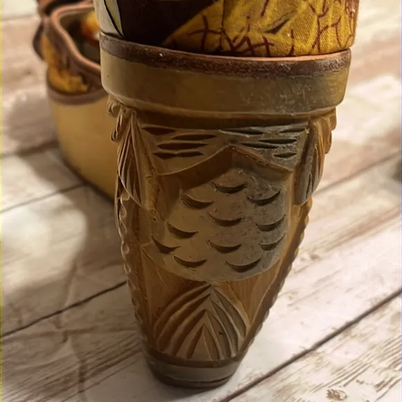RARE Anthropologie Miss L-Fire London, England Engraved Wood Block Heels Size 38