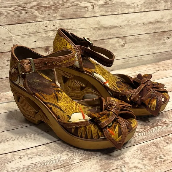 RARE Anthropologie Miss L-Fire London, England Engraved Wood Block Heels Size 38
