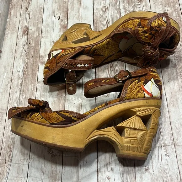 RARE Anthropologie Miss L-Fire London, England Engraved Wood Block Heels Size 38