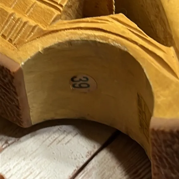 RARE Anthropologie Miss L-Fire London, England Engraved Wood Block Heels Size 38