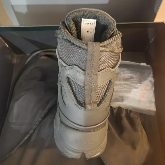 Rare C2H4 Atom‎ Unisex Sneakers Size 5.5