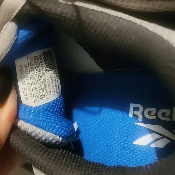REEBOK BOYS SNEAKERS SIZE 4
