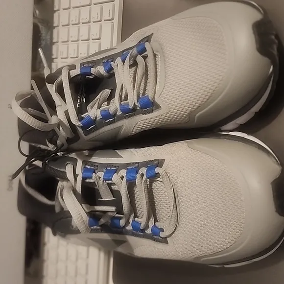 REEBOK BOYS SNEAKERS SIZE 4