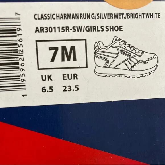 REEBOK classic HARMAN RUN in silver for your mini!! Add some fun today🎉🎉🎉