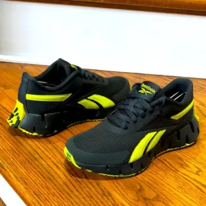 Reebok Zig Dynamica 2.0 Sneakers Size 3.5 Unisex in immaculate condition!