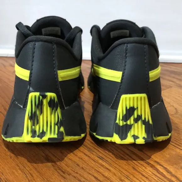 Reebok Zig Dynamica 2.0 Sneakers Size 3.5 Unisex in immaculate condition!