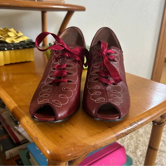 Retro Re-mix Vintage Shoes Red Oxford Heels 9 Lectrice 1930s 1940s Style Lace Up
