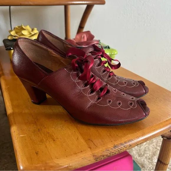 Retro Re-mix Vintage Shoes Red Oxford Heels 9 Lectrice 1930s 1940s Style Lace Up