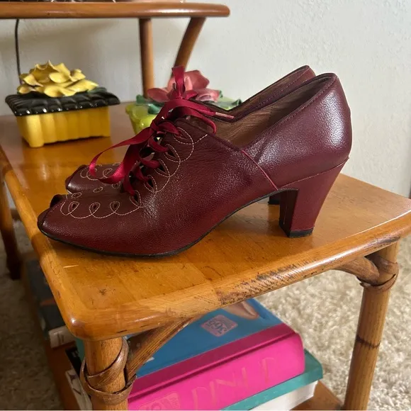 Retro Re-mix Vintage Shoes Red Oxford Heels 9 Lectrice 1930s 1940s Style Lace Up