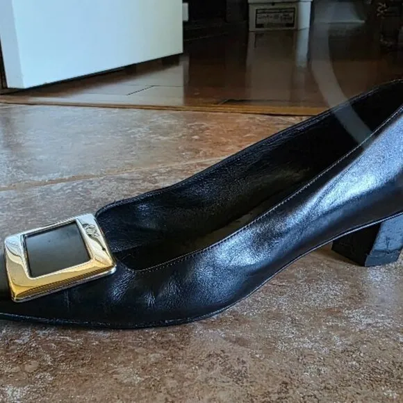 Rogere Vivier Black Leather Buckle Shoes Eur. 36.5