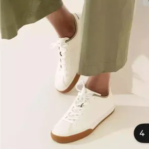 Rothy’s Women’s Sz‎ 9 Off White The Lace Up Sneakers