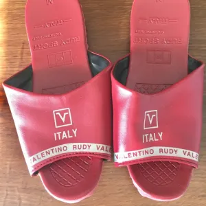 Rudy Valentino Italy sandals