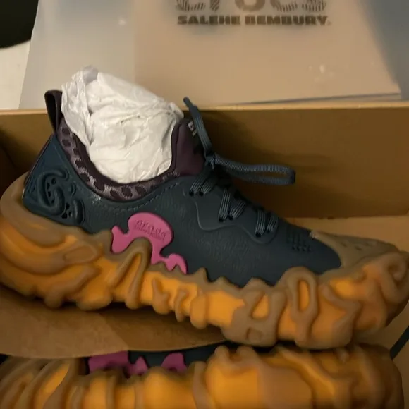 Salehe Bembry Crocs Juniper