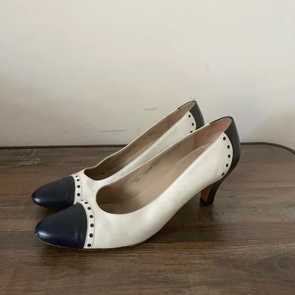 Salvatore Ferragamo Florence Italian Women Dress Shoes Heels Sz 9.5 Black/white
