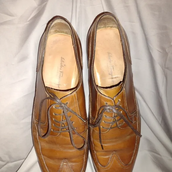 Salvatore Ferragamo Italian made by leather dress shoes. Size 9