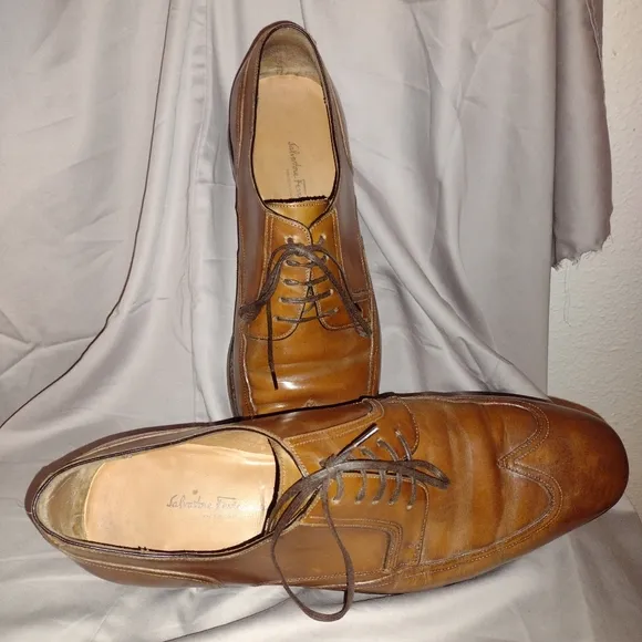 Salvatore Ferragamo Italian made by leather dress shoes. Size 9
