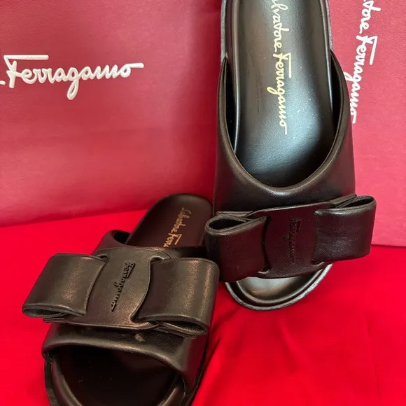 Salvatore Ferragamo Nero Lamb Sandals