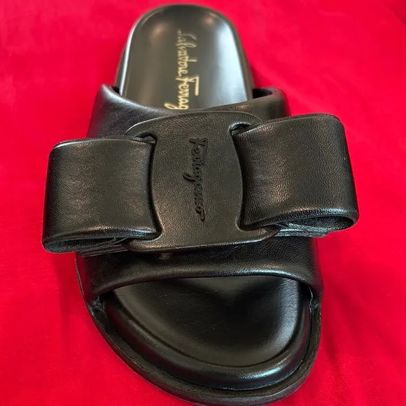 Salvatore Ferragamo Nero Lamb Sandals