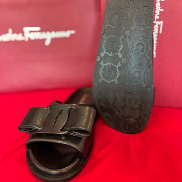 Salvatore Ferragamo Nero Lamb Sandals