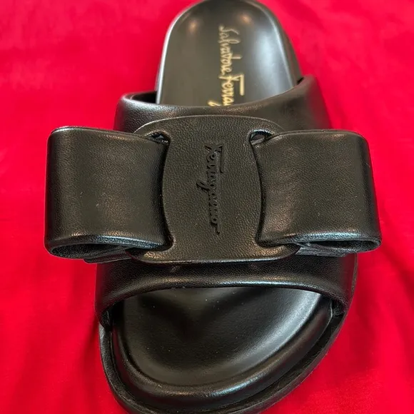 Salvatore Ferragamo Nero Lamb Sandals