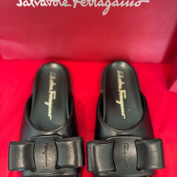 Salvatore Ferragamo Nero Lamb Sandals