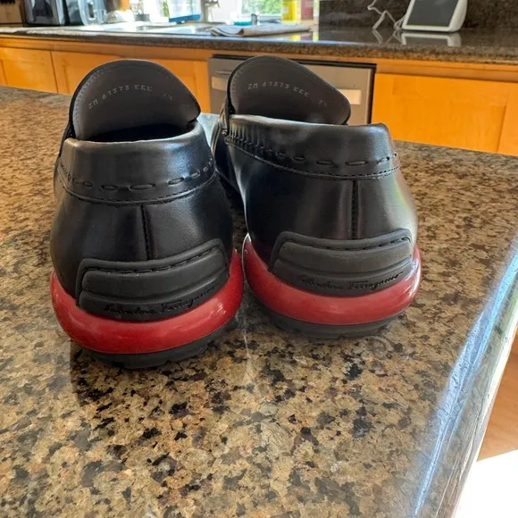 Salvatore Ferragamo Tasby Black Leather Loafers Driving shoes 7.5
