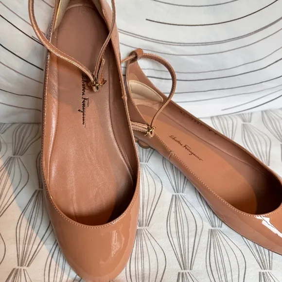 Salvatore Ferragamo Women's Nude Patent Leather Flats 8 C Avola New