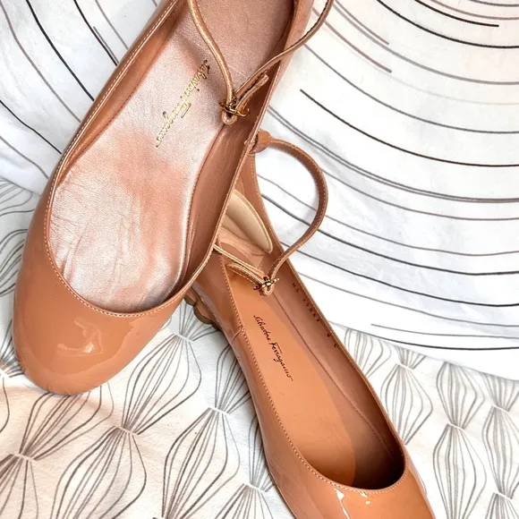 Salvatore Ferragamo Women's Nude Patent Leather Flats 8 C Avola New