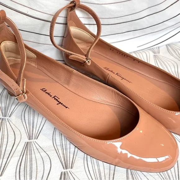 Salvatore Ferragamo Women's Nude Patent Leather Flats 8 C Avola New