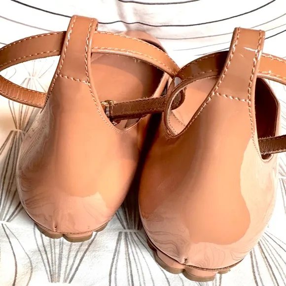 Salvatore Ferragamo Women's Nude Patent Leather Flats 8 C Avola New