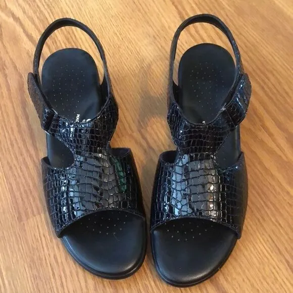 SaS suntimer black croc sandals sz 9.5.  Like new