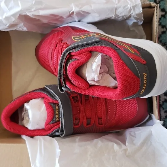 Saucony Boys Red Sneakers size 2