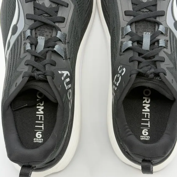 Saucony Hurricane 24 Mens 12 Running Shoes Black White Trainers Sneakers