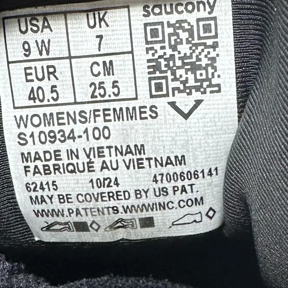 SAUCONY Hurricane 24 Running Shoes Black Carbon White Size 9 WIDE Women's