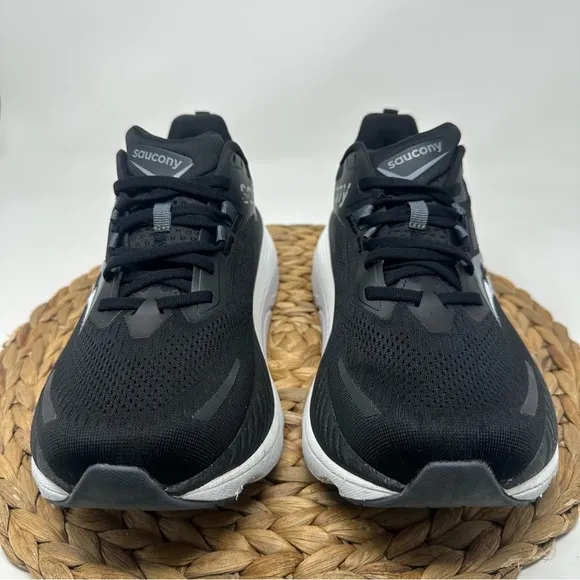 SAUCONY Hurricane 24 Running Shoes Black Carbon White Size 9 WIDE Women's