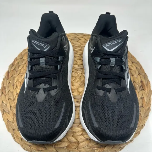 SAUCONY Hurricane 24 Running Shoes Black Carbon White Size 9 WIDE Women's